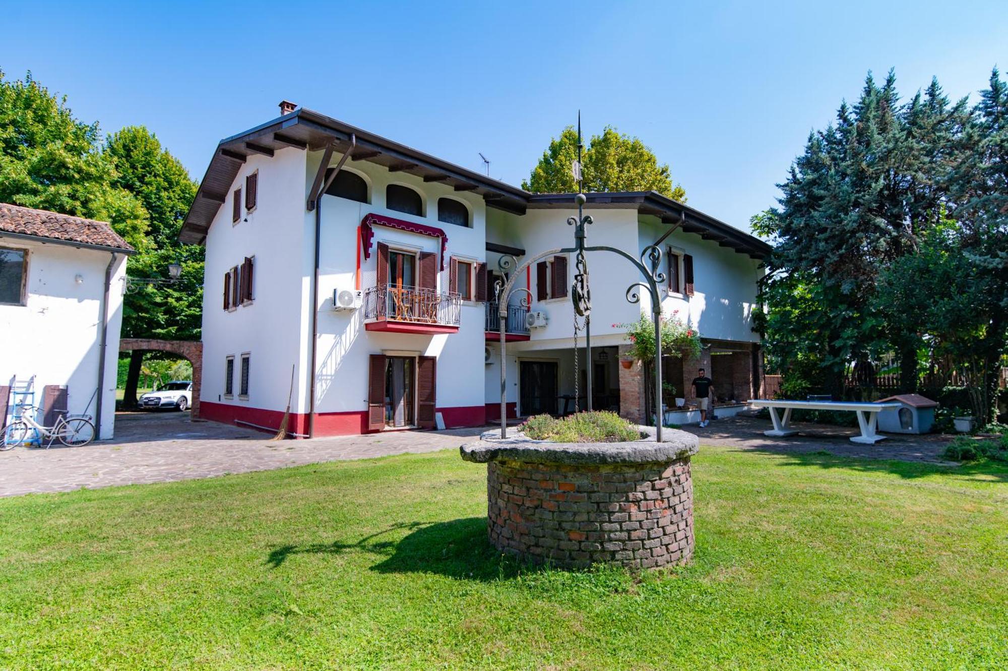 Villa Vitti'S - Verona Est Camping Сан Мартино Буон Алберго Екстериор снимка